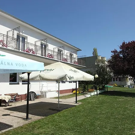 Penzion Senec בית הארחה 2*