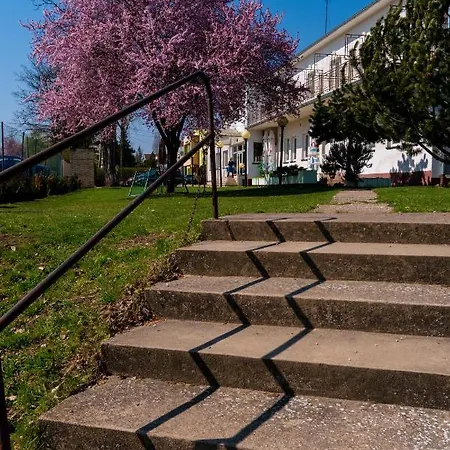 Penzion Senec בית הארחה סנץ